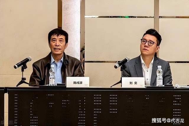 忘穿内裤被同桌c了好爽小说